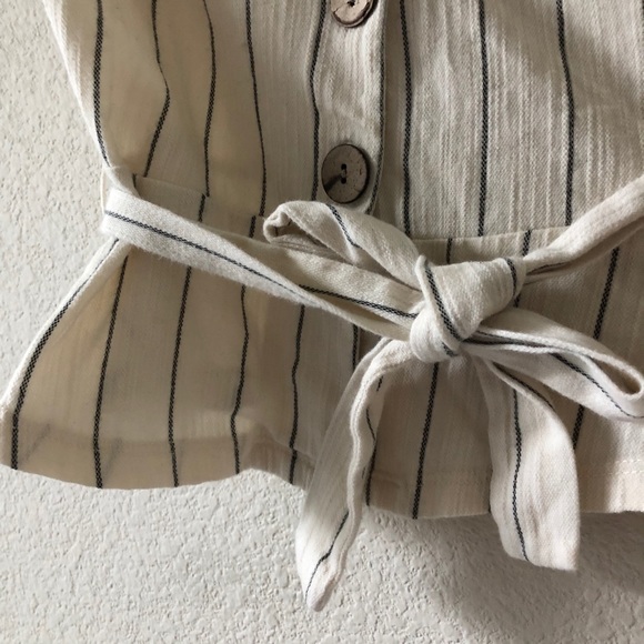 BERSHKA V neck tie front striped white top - Picture 3 of 9